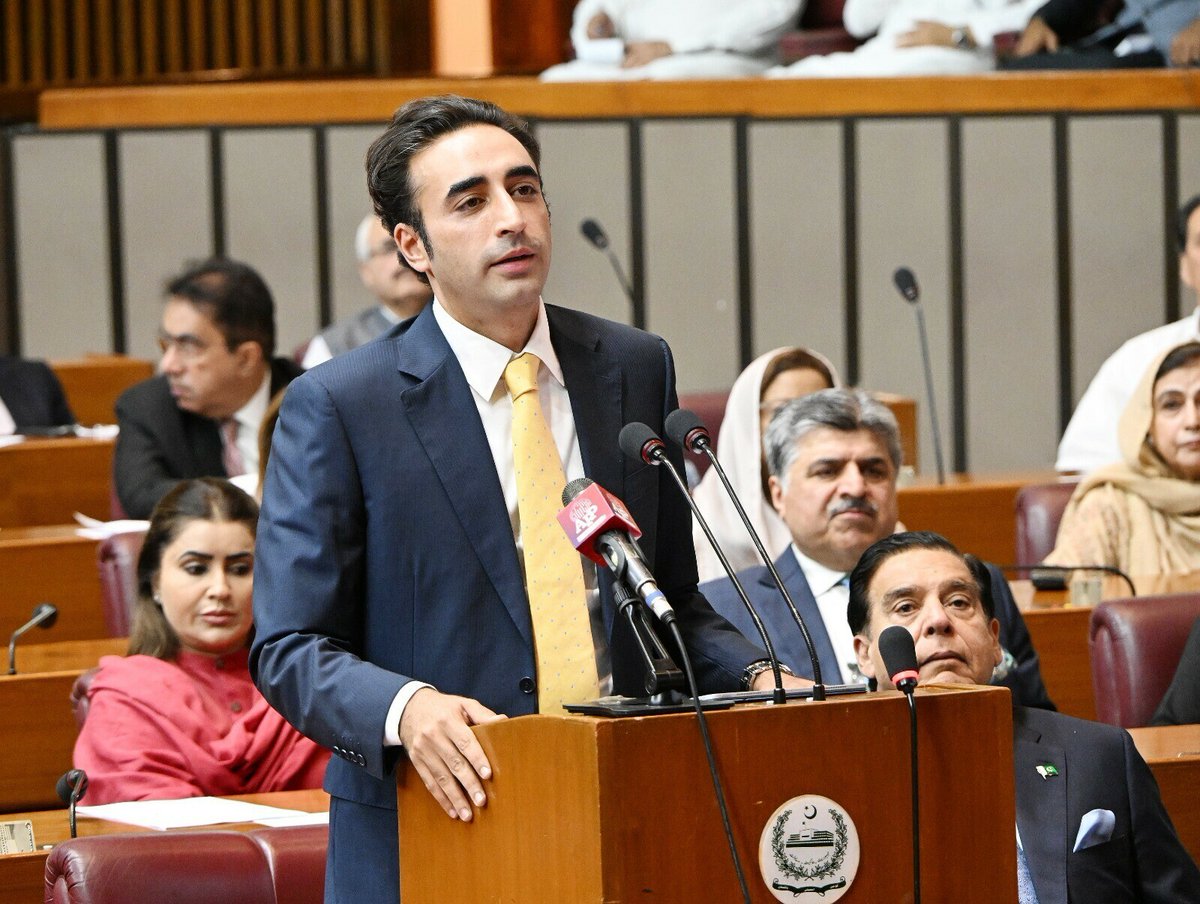 PPP News پی پی پی نیوز (@digitalmediappp) on Twitter photo بلاول بھٹو زرداری کے قومی اسمبلی سے تاریخی خطاب پر تبصرہ
Read Editorial: pplsvoice.com/ur/14719 #ProudOfBilawal #Pakistan4Peace <a href="/BBhuttoZardari/">BilawalBhuttoZardari</a> <a href="/AseefaBZ/">Aseefa B Zardari</a> <a href="/sherryrehman/">SenatorSherryRehman</a> <a href="/SeharKamran/">Senator Sehar Kamran T.I.</a> بلاول بھٹو زرداری کے قومی اسمبلی سے تاریخی خطاب پر تبصرہ
Read Editorial: pplsvoice.com/ur/14719 #ProudOfBilawal #Pakistan4Peace <a href="/BBhuttoZardari/">BilawalBhuttoZardari</a> <a href="/AseefaBZ/">Aseefa B Zardari</a> <a href="/sherryrehman/">SenatorSherryRehman</a> <a href="/SeharKamran/">Senator Sehar Kamran T.I.</a>