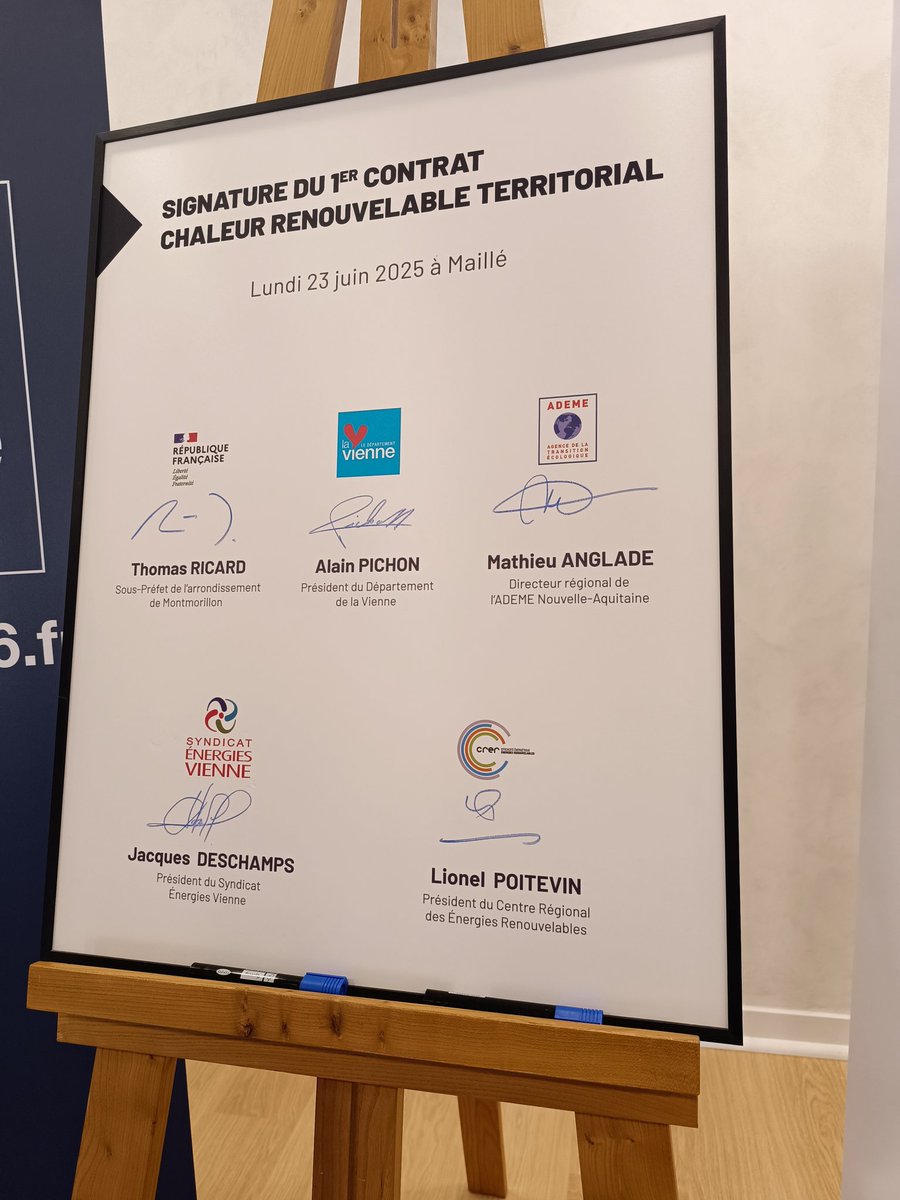 AnthonyLAMY6's tweet photo. TRANSITION ÉCOLOGIQUE 🌿
Un moment fort pour notre territoire, la signature du tout 1er Contrat Chaleur Renouvelable Territorial (CCRT).
Une belle dynamique partenariale au bénéfice de notre avenir commun 🌱
@Prefet86 @departement86 @ademe_NA #SyndicatEnergieVienne #CRER maille https://t.co/IJTJLjbsJN