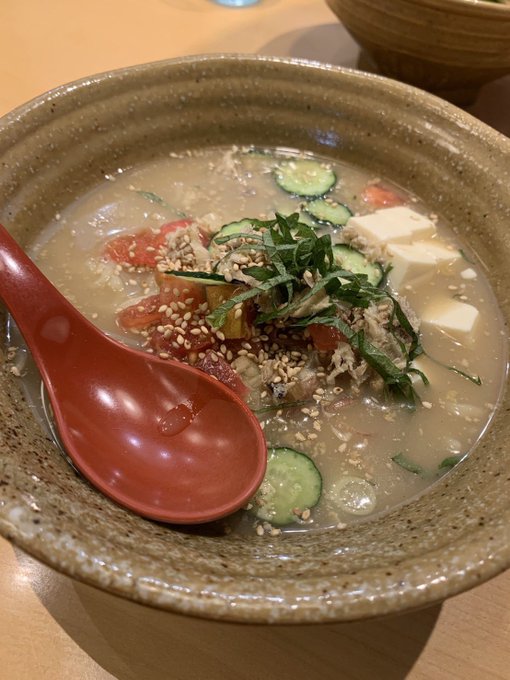 今日は先輩と後輩ちゃんとラーメンにしました!
冷や汁ラーメンだよ🍜
みょうがが苦手だったのにめちゃくちゃ美味しかった!
大人になったわ😋✌️ 
