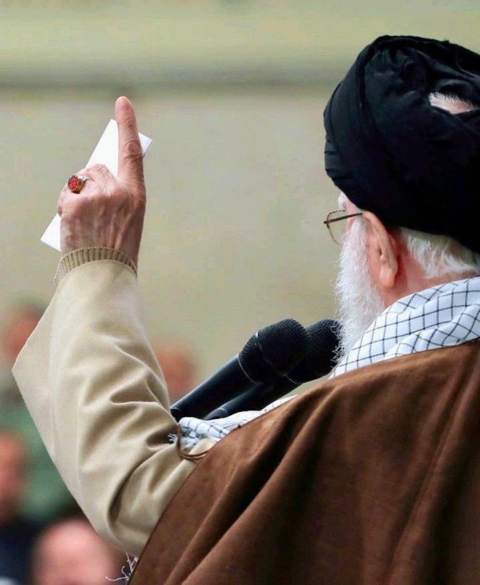 وبقي النظام
وبقي النووي
وبقي الباليستي 
وأصحاب الطلقة الأخيرة 
والمجد للشهداء ✊🏻
#سلام_فرمانده