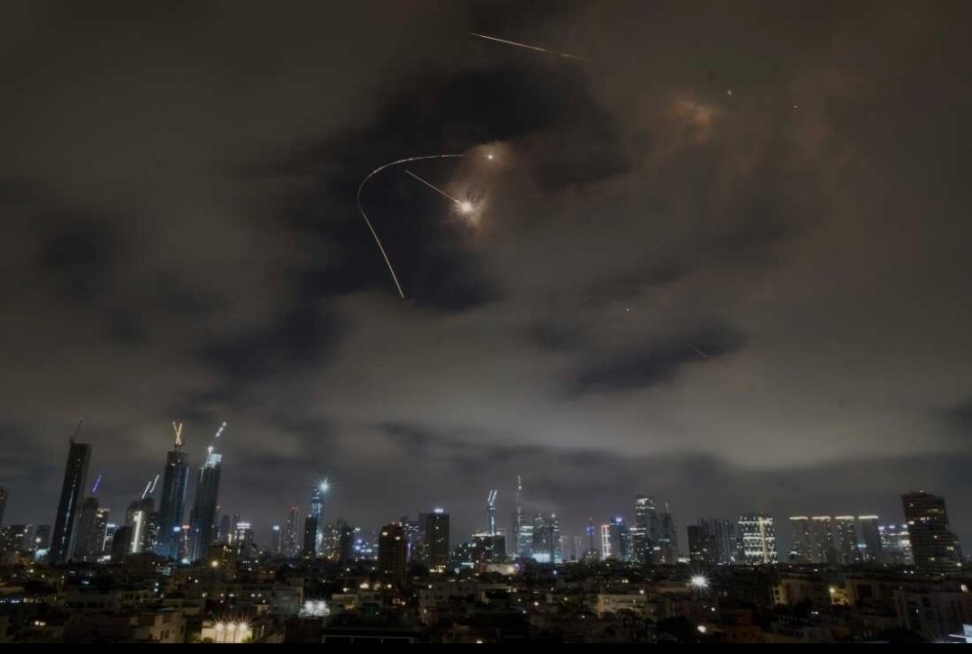 करिब दुई सातादेखि Middle East क्षेत्रको तनावपूर्ण स्थितिले त्यहाँका नागरिकलाई मात्रै होइन, युद्धसङ्ग कुनै सरोकार नरहेका हामी नेपालीका लागि पनि उत्तिकै चिन्ता अनि त्रासदीको माहोल छ। इजरायल, इरान अनि कतार लगायत Middle East मा रहेका नेपाली दाजुभाइ-दिदीबहिनीहरू त्रासदीपूर्ण अवस्था मा