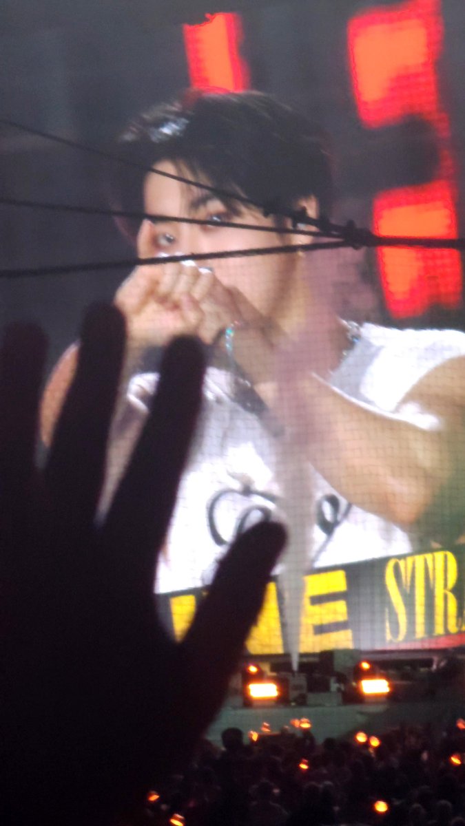 집에 1시는 넘어서 도착할거 예상했는데 12시 쪼꼼 넘어서 도착. 힝입니다.
앵콜 못본건 아쉽지만 안전이 더 중요하니까
그래두 본 공연 너무 좋았음. 쌩눈으로 볼수있어서 행복했고 DC 또 와줘 🥹🥹🥹