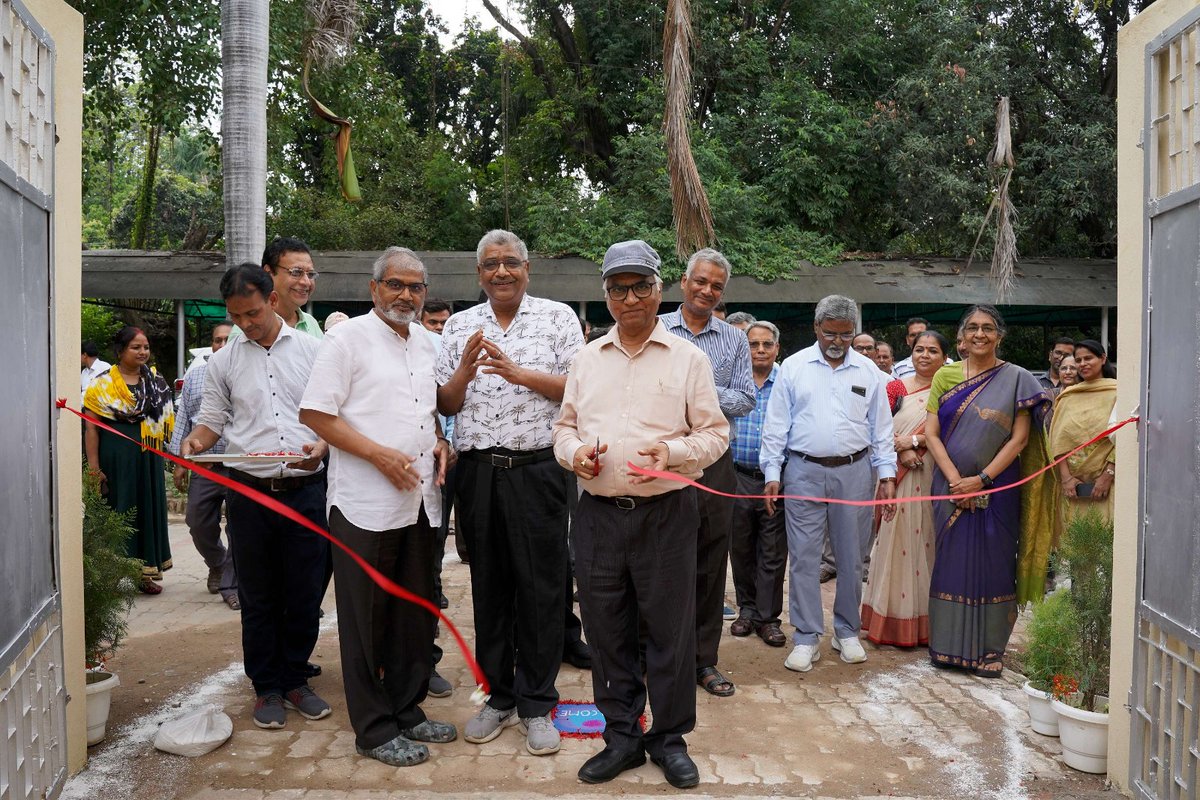 Director_ISc's tweet image. Dept. of Botany has developed backyard garden and glass house facility (Renovated) to make cryptographic gallery.
Prof. RK Srivastava, Head Botany and teachers of Dept. &amp;amp; Incharge horticulturist BHU, Executive Engineer, UWD and others were present during the inauguration by Dean.