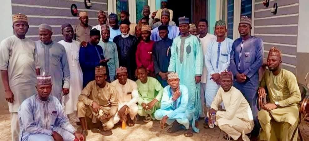 Alhamdulillah

Ajiya Litini Jagora Baba <a href="/JafaruSani01/">Jafaru Sani</a>  Ya'amshi Bakuncin Mutane Matasa Da Dattijai Daga Sassa Daban Daban Na Jahar Kaduna
Domin Nuna Masa Goyan Baya Akan Tafiyar Kawo Sauyi A Kasarmu Baki Daya.

Allah Yasaka Muku Da Alkhairi
Allah Yabamu Nasara Ameen.

🖋️Yaron JIS