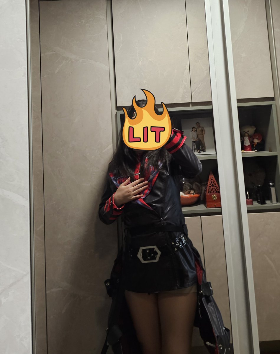 메이든이 와서 호다닥 입어봤는데오.... 어깨부분 너무 작아서 진짜 다시 팔아야할판..