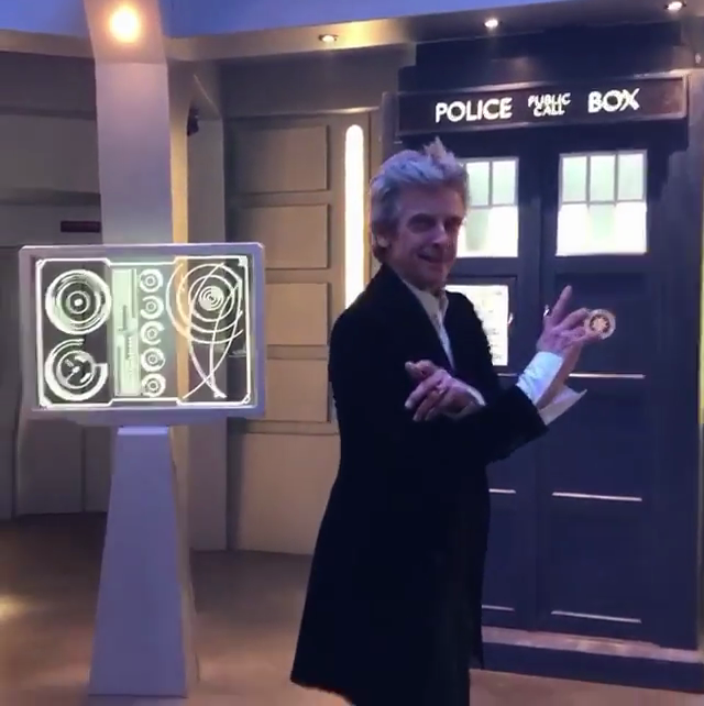 brinatello's tweet photo. "That smile. Rarity for a stressful day. #PeterCapaldi rehearsing stunt. #DoctorWho (Talalay archives)"

Back in 2020, when everyone needed cheering up during the pandemic, @rtalalay provided us many days of #TwelfthDoctor grins. 😏❤️ #WorldEnoughAndTime https://t.co/EV0fMMtmkc https://t.co/Og69xd21Pg
