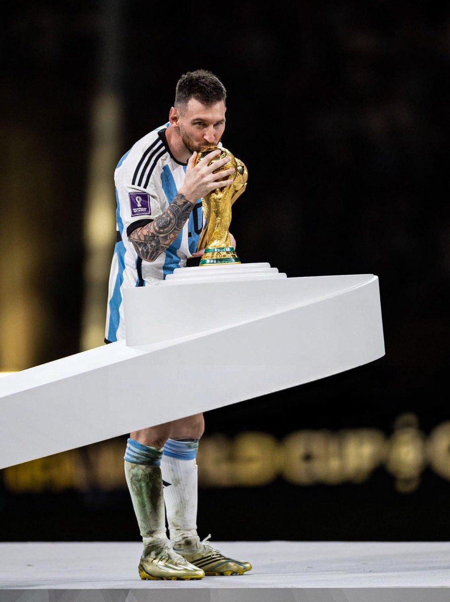 866 goals.
384 assists.
8 Ballon d’Ors.
1 World Cup.

Happy 38th birthday to Lionel Messi! 🩵🐐