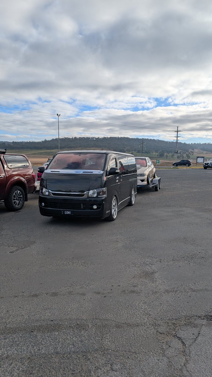 zakatouille's tweet photo. On route to #DriftTheDowns2025
#Streetkarnage #KarnageClub
#Hiace #Hiace200series #Hiace200 #is200 #Drift #DriftCar #TowCar https://t.co/7b4pmKbMYP