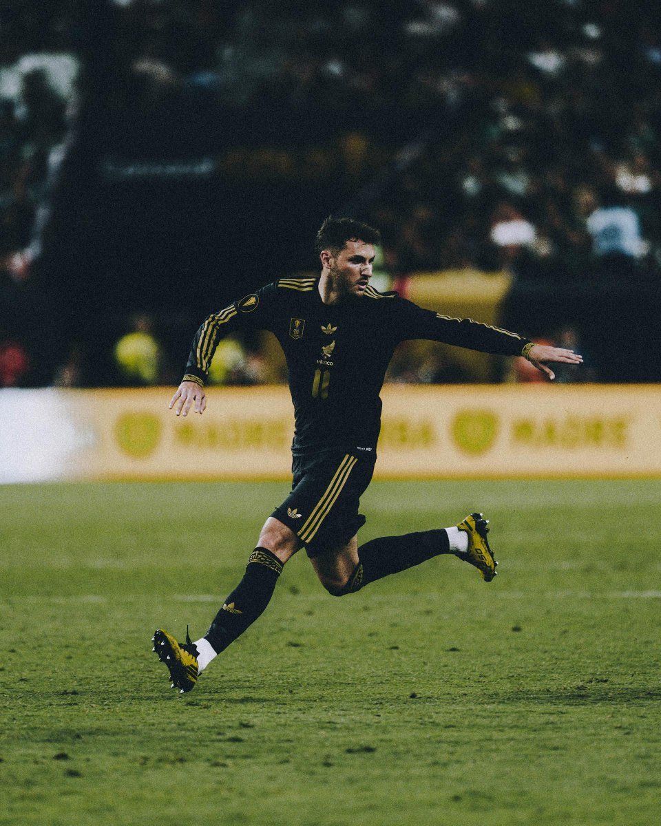 Santgimenez_'s tweet image. Nos vemos en 4tos 🇲🇽❤️‍🔥