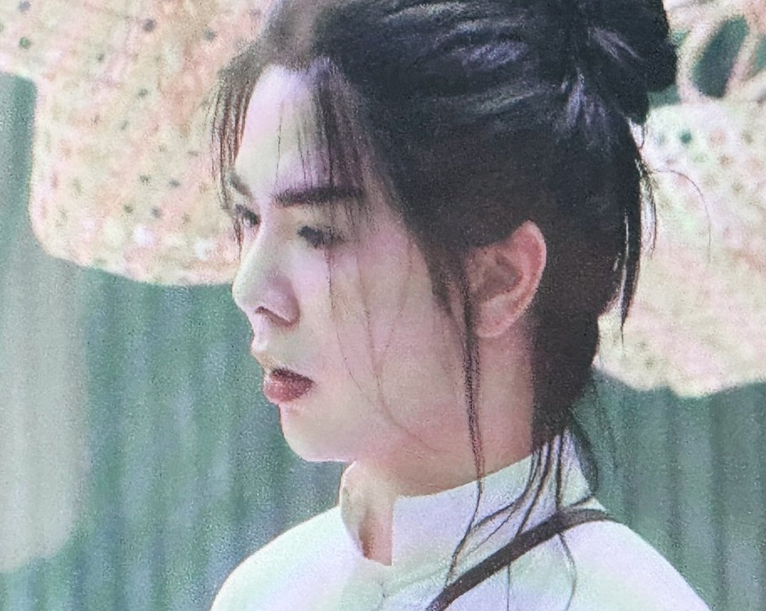 โฉมเอยโฉมงาม อร่ามแท้แลตะลึง
ได้เจอครั้งหนึ่ง เสน่ห์ซึ้งตรึงใจ
ครั้งเดียวได้ชม สมัครภิรมย์รักใคร่
พันผูกใจ ไม่ร้างรา
น้ำคำลือเลื่อง ไปทั่วทั้งเมืองนานมา
ชมว่าวิไล งามตาดังเทพธิดา
องค์หนึ่งมาเห็น เต็มตาพลอยพา
รำพึงติดตรึง ชวนให้คนึงอาจินต์ 😭🤲🏻✨️

INTERMINABLE Q9
🎬 ⟢