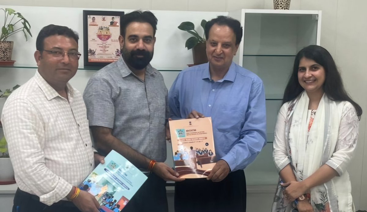 On 18th June 2025, Dr. Rajesh Kumar met with Dr. Neeraj Kharwal, IAS, Secretary and Mr. Bir Singh Budiyal, Addl. Secretary, Social Welfare Dept., Govt. of Uttarakhand to discuss and advance the #NAVCHETNA initiatives for youth awareness and early intervention. 🌱 #DrugFreeIndia