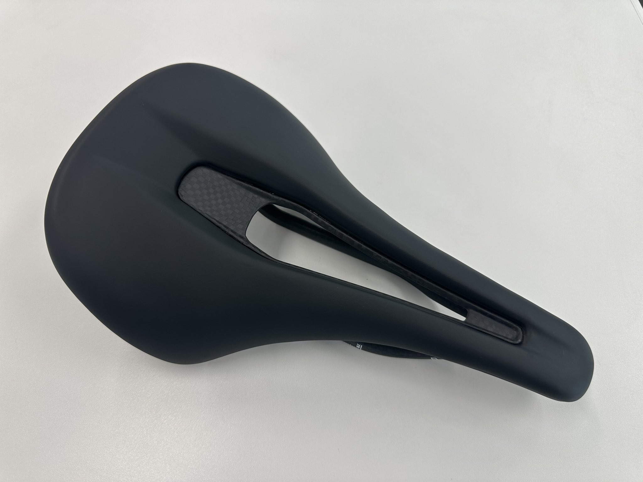 TNI カーボンサドル TNI CarbonFly＆PadFly 89gの軽量フルカーボンサドルが登場 - 新