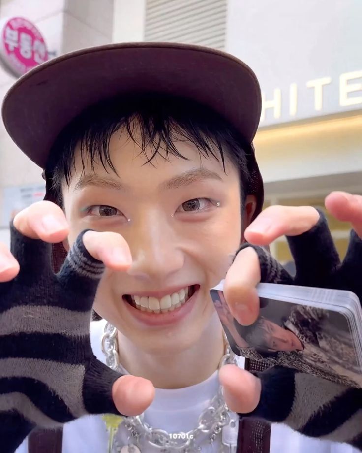 p6ece's tweet image. — my #p1htwt intro!

heyy, i&apos;m omi!! 
- 17 y/o, she/her, eng/spanish 🇦🇷
- new to #kpoptwt, looking for moots in #p1ecetwt
- jiung biased (i dont even know everyone is a bias wrecker in this group 😭)
- only piwon for now, but interested in &amp;amp;team, bnd, txt

↻ + ♡ to be moots!