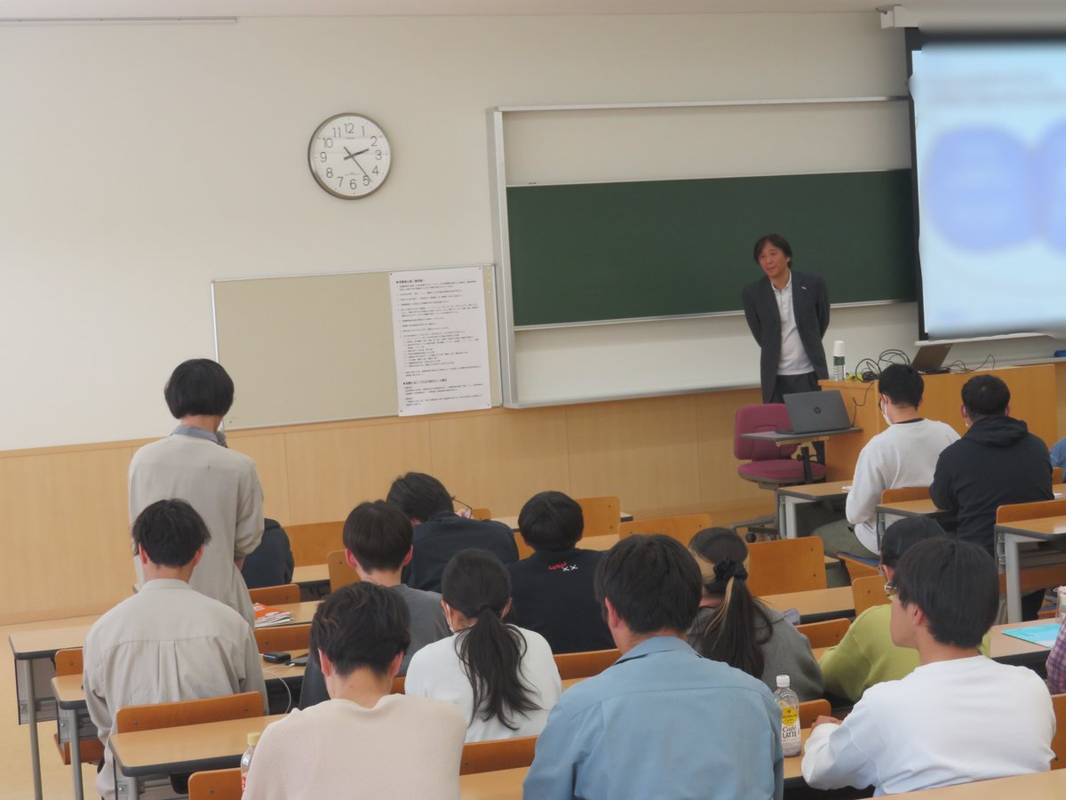 ファイザー株式会社様を講師にお招きし、製薬会社（MR・医薬開発職）の業界説明会を実施しました。製薬業界の現況と展望やMR職、医薬開発職の業務内容についてお話いただきました。グローバルに活躍している会社を知る良い機会となりました。