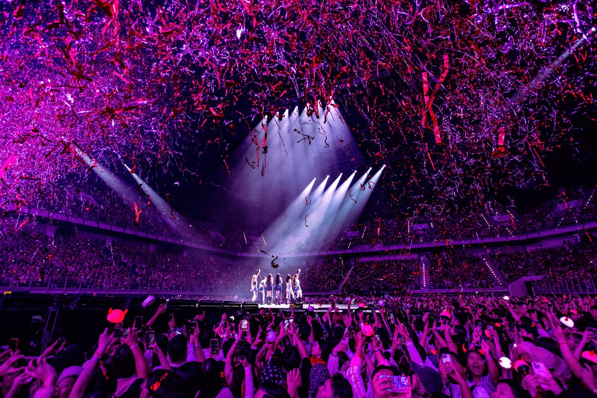 livenationmy's tweet photo. Wish we could stay in this moment 𝙛𝙤𝙧-𝙚-𝙚-𝙚-𝙚𝙫𝙚𝙧 💫 Thank you KL MONSTIEZ for lighting up the night with your voices and hearts! 😈♥️🫰🏻

Full album link : https://t.co/nMY5kCMKao

📸: YG ENTERTAINMENT

#BABYMONSTER #베이비몬스터 #1st #WORLD_TOUR #HELLO_MONSTERS #ASIA #KUALALUMPUR #YG #LiveNationMY #iMeMY