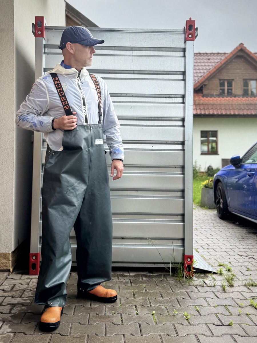 Ubootman2's tweet photo. #ocean #hercules #rainwear #raingear #waterproof #pvcgear #pvcpants #rainpants #bibpants #workwear #workgear #workprotection #gearfetish #gayman #gayguy #gayfetish #pvcaddict #rubberaddict #rubberfreak #rubberhead #workwearfetish #rubberboots #wellingtons #wellies #rubberwellies https://t.co/KeUqBDpZaL