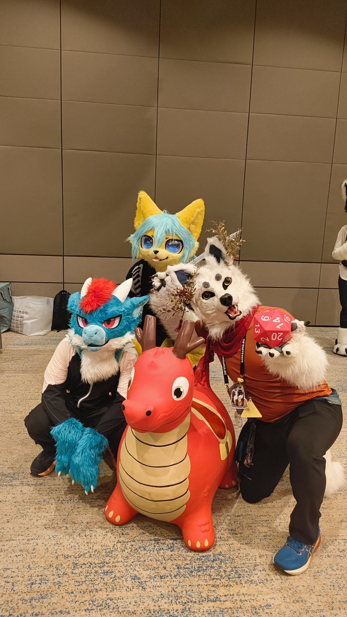 polyderg's tweet image. 1 Week Late (again)
I'm happy to have connected with the new and old friends at #LIFC2025.
My first suiting experience and you guys made it so much more exciting!
Thanks to the LIFC Team for making LIFC amazing again!
📷: @AndyPhotoOrca @SolarisXTempest
🧵: @reddemon2333