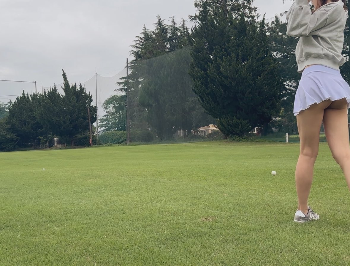 素人ダッシュ💨と飛距離1m🏌️‍♀️

みなさん、、あるよね？

見返したら打ちっぱなしの方結構人いた汗汗

#パンチラ
#下尻
#ミニスカ