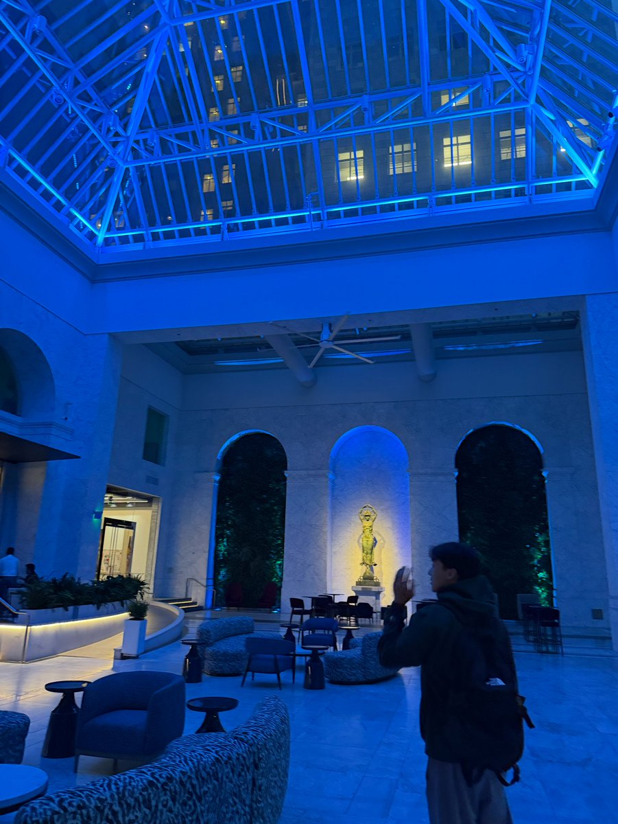 imalexwang's tweet image. good day today:
> discovered hidden coffee shop in financial district
> catered lunch at the office @paraformtalent
> hit the gym with @avighnash
> yapped with @shrey150 @vikvang1