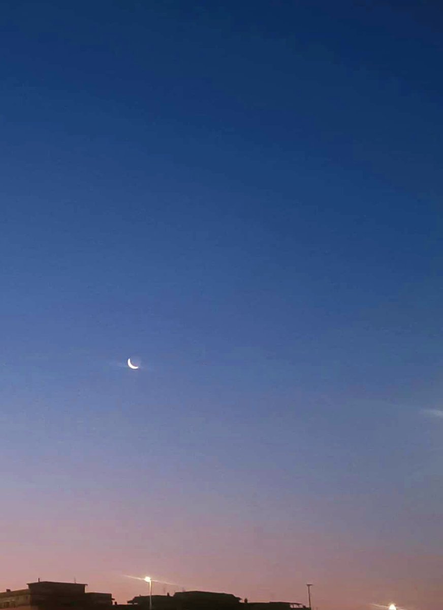 i colori 
di un"alba 
speciale ...
#BuongiornoATutti 💙
mia 📷