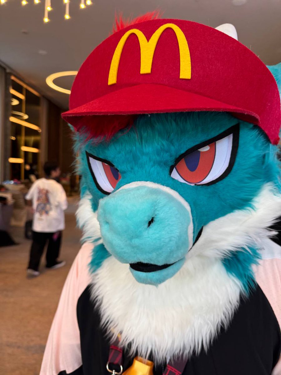polyderg's tweet image. 1 Week Late (again)
I'm happy to have connected with the new and old friends at #LIFC2025.
My first suiting experience and you guys made it so much more exciting!
Thanks to the LIFC Team for making LIFC amazing again!
📷: @AndyPhotoOrca @SolarisXTempest
🧵: @reddemon2333