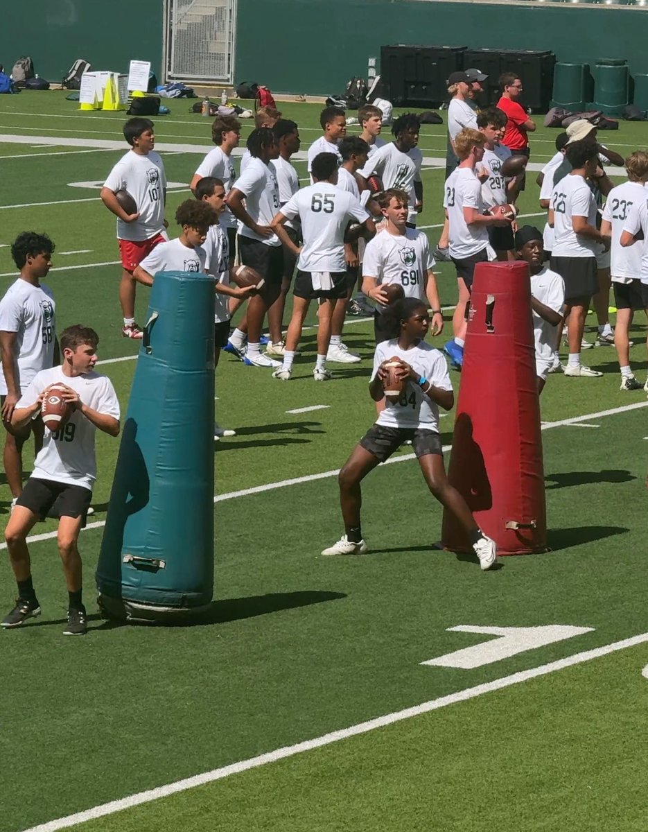 SydgonSpin7's tweet image. Learned a lot from @BUFootball HS camp this past weekend working with some of the best QBs in Tx. Ready to get back to work!!