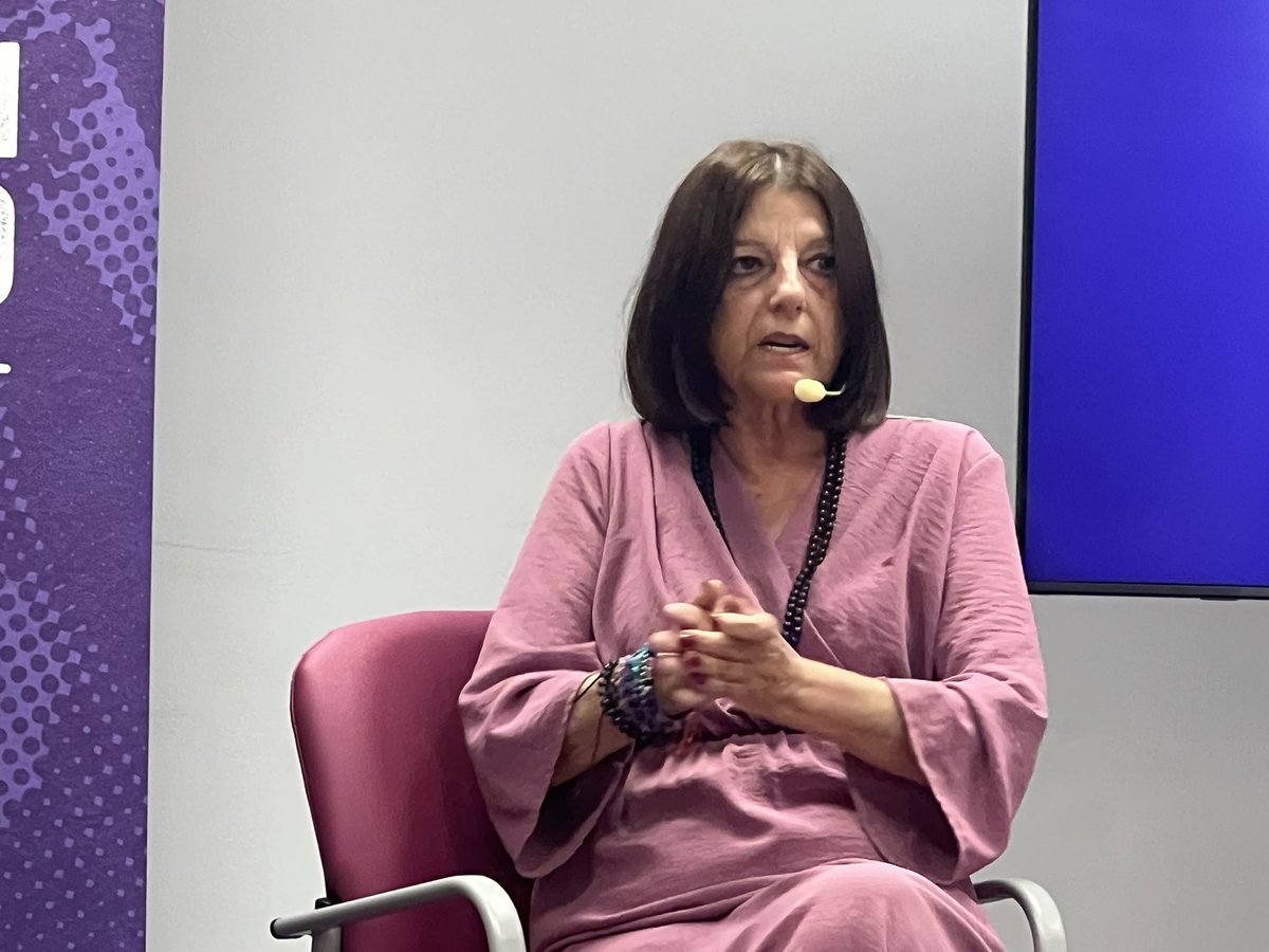 Estoy con Consuelo Garcia del Cid en el encuentro por la memoria de las supervivientes del Patronato de la Mujer. Una institución pseudo-penitenciaria y religiosa que castigó, disciplinó y esclavizó a mujeres por no encajar con la moralidad franquista. Y esto ocurrió hasta 1985.