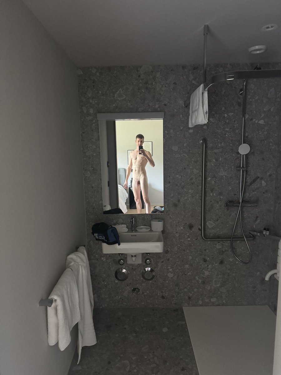 ambroxios.back 🔞💦 tweet media