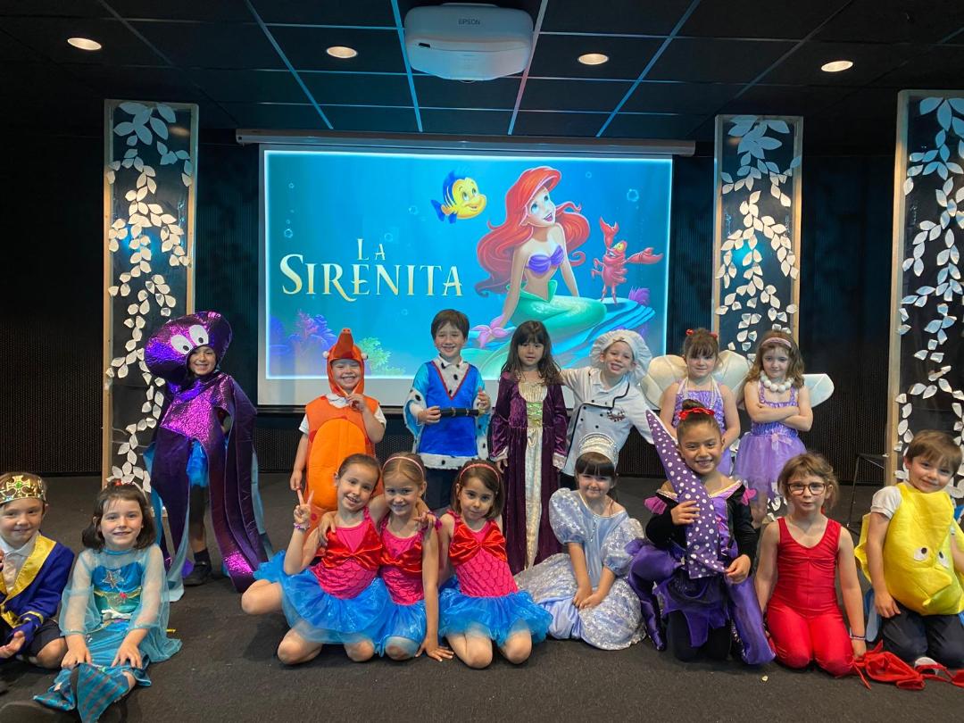 Hoy os dejamos estas imágenes de las representaciones de fin de curso de los 8 grupos de teatro del colegio. ¡Tenemos grandes actrices y actores!
#colegiosancernin #teatro #teatroescolar #representaciones #findecurso