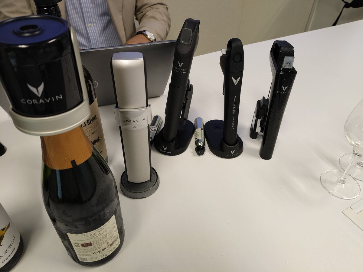 Greg Lambrecht, creador de <a href="/Coravin/">Coravin</a> , estuvo hace unos días en España y compartió varias recomendaciones para sacar el máximo partido a este dispositivo para servir vino sin abrir la botella. 
Pincha en el enlace para leerlas
spanishwinelover.com/consejos-para-…