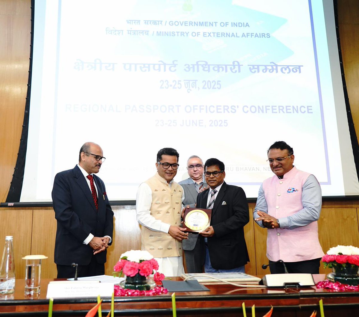 Delighted to be at the 13th Passport Seva Divas, extended my heartiest compliments to all passport authorities in India and abroad. 

Commended their efforts in furthering our mission of a citizen-centric policy.

Reaffirmed MEA's commitment to make passport services more timely,