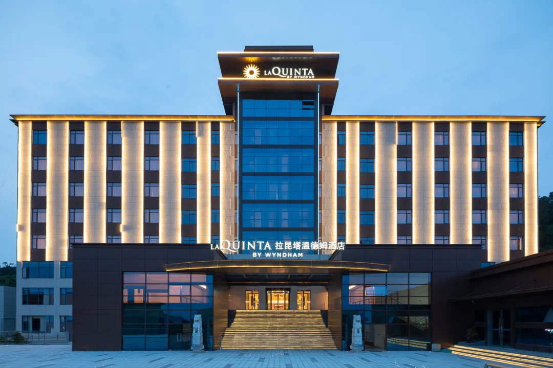 SND_China's tweet photo. Wow! #Suzhou New District (#SND) is going all out with brand updates. Family-friendly entertainment spots, unique hotels🏨, trendy dining places🍨, top sports brands, and tech-savvy lifestyle stores are pouring in, unlocking a world of joyful living!🥰 #SNDUpdates https://t.co/9HTVvQX8dU
