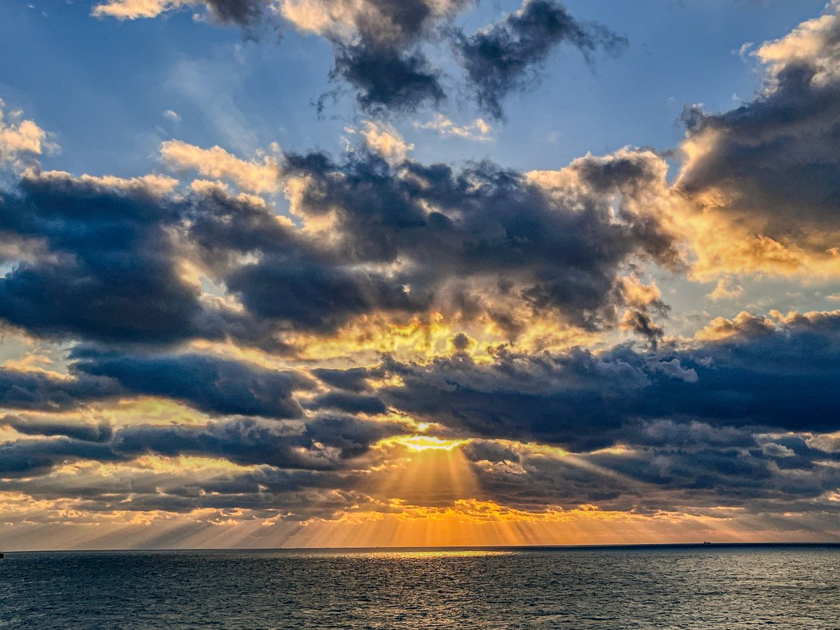 Softest gold on waters deep,
Wakes the world from silent sleep.
Clouds drift by in glowing hue,
As day begins with skies so blue.