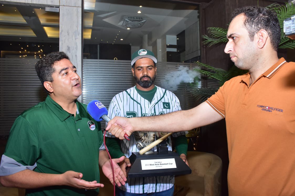 SFakharShah's tweet image. National Baseball Team gets a warm welcome in Gujranwala! 🇵🇰⚾
After defeating India in the semifinal, Pakistan’s rising baseball stars were celebrated with pride.
Baseball is the emerging team sport of 2025!
#BaseballPakistan #GujranwalaRising #PFBofficial #EmergingSport2025