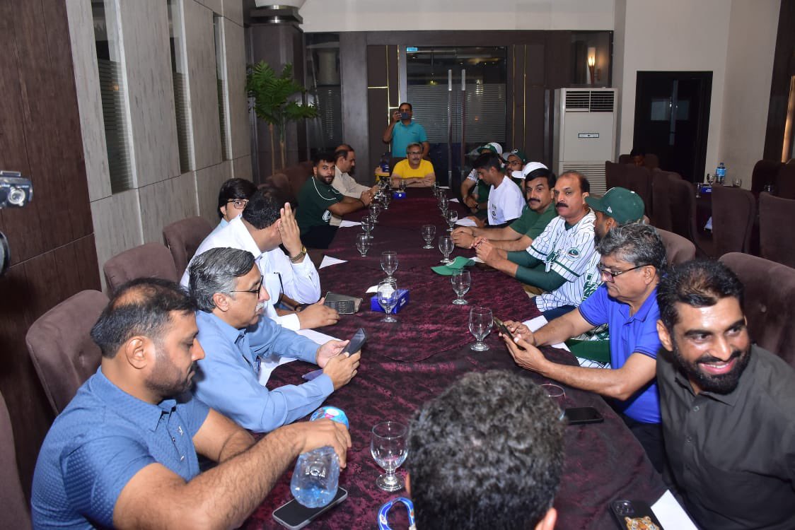 SFakharShah's tweet image. National Baseball Team gets a warm welcome in Gujranwala! 🇵🇰⚾
After defeating India in the semifinal, Pakistan’s rising baseball stars were celebrated with pride.
Baseball is the emerging team sport of 2025!
#BaseballPakistan #GujranwalaRising #PFBofficial #EmergingSport2025