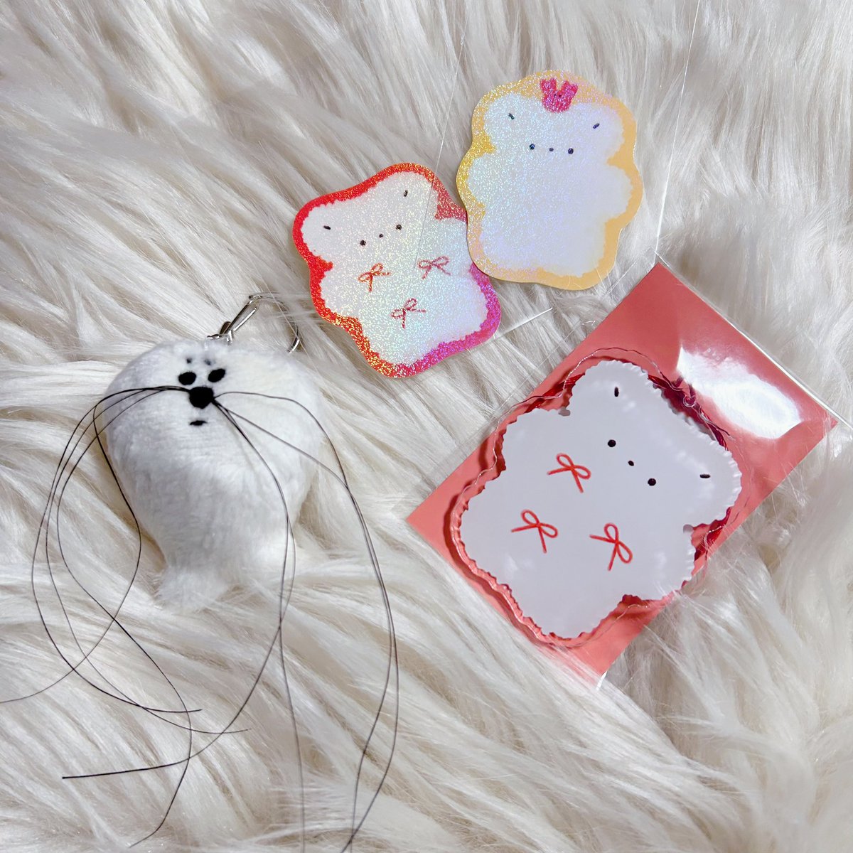 １日目暑すぎて設営が全く進まず
開場ギリギリになって挨拶もままならず…
２日目になんとかゲットできた子たち🥹
トケコザッカテン(<a href="/tokekozakkaten/">トケコザッカテン</a> )さんのアザラティと
アカ熊(<a href="/akaKUMA_pao/">アカ熊･ᴥ･｀</a> )さんのおふとんさん🧸
冬毛コアラとともにどちらもイベントのお供になってもらいます🫶
　
#クリマ戦利品