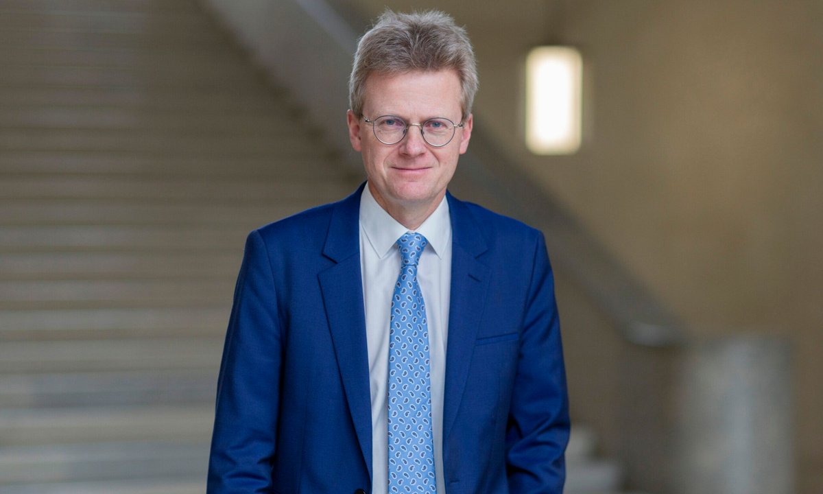 Bundesrat will bei der Forschung massiv sparen. Ein Staatsrechtler sagt: Das geht das nicht einfach so. Bild: Julian Salinas infosperber.ch/politik/schwei…