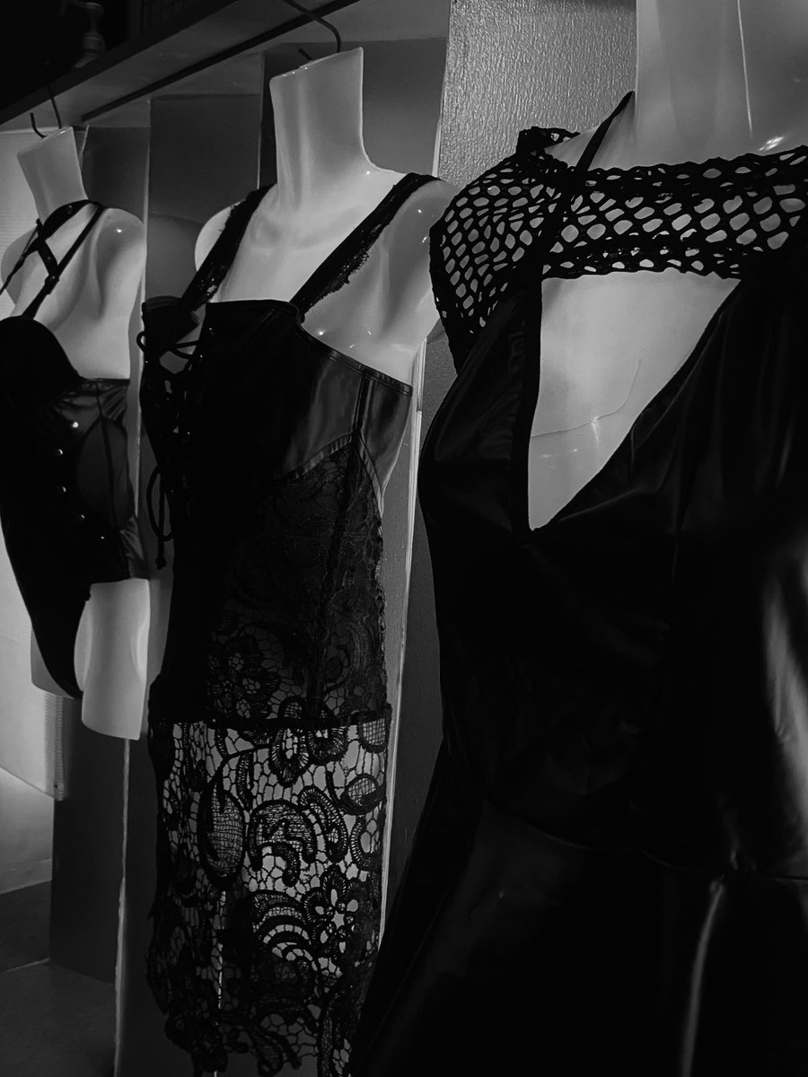 #サイレントムーン #渋谷 #火曜日 
台風が近づいておりますが…
ゆるゆると今宵も20時オープン☆