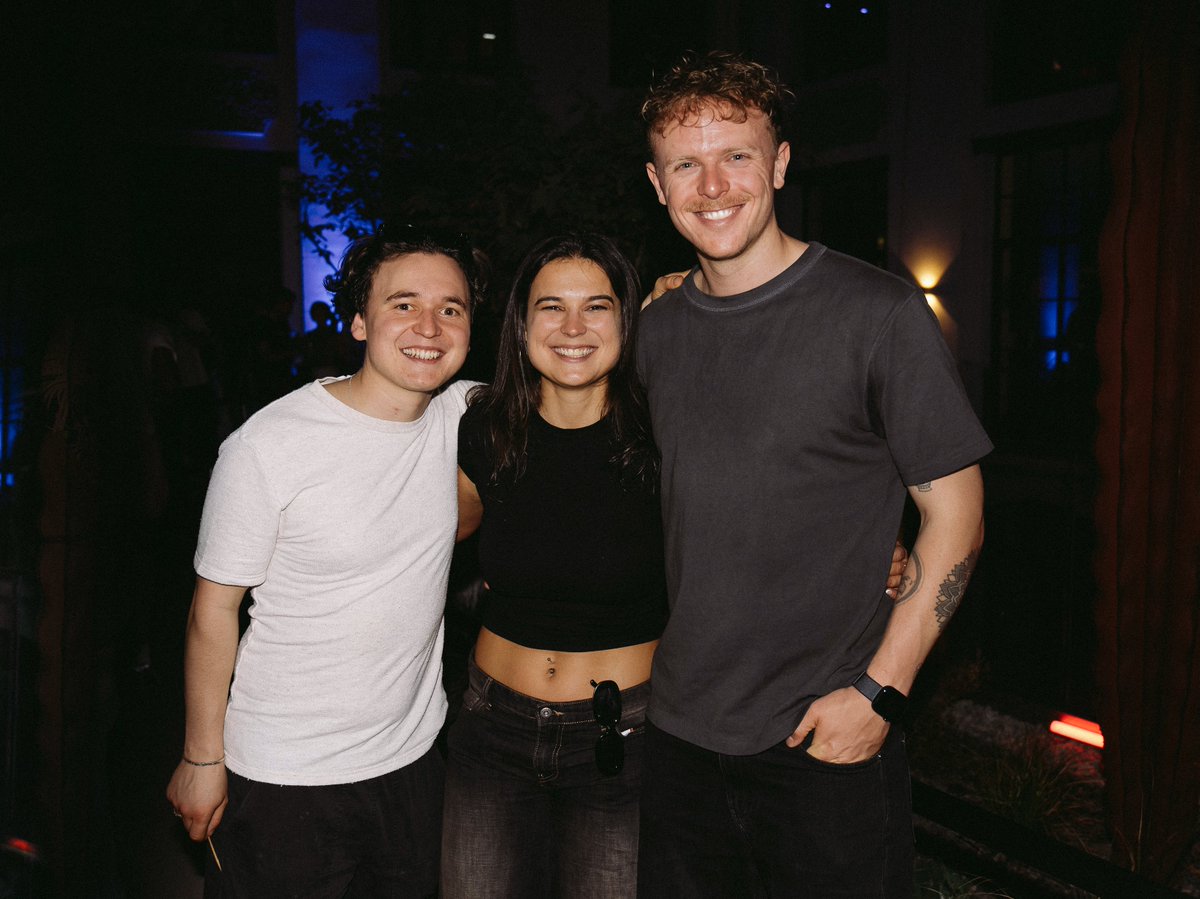 vickchick030 tweet media