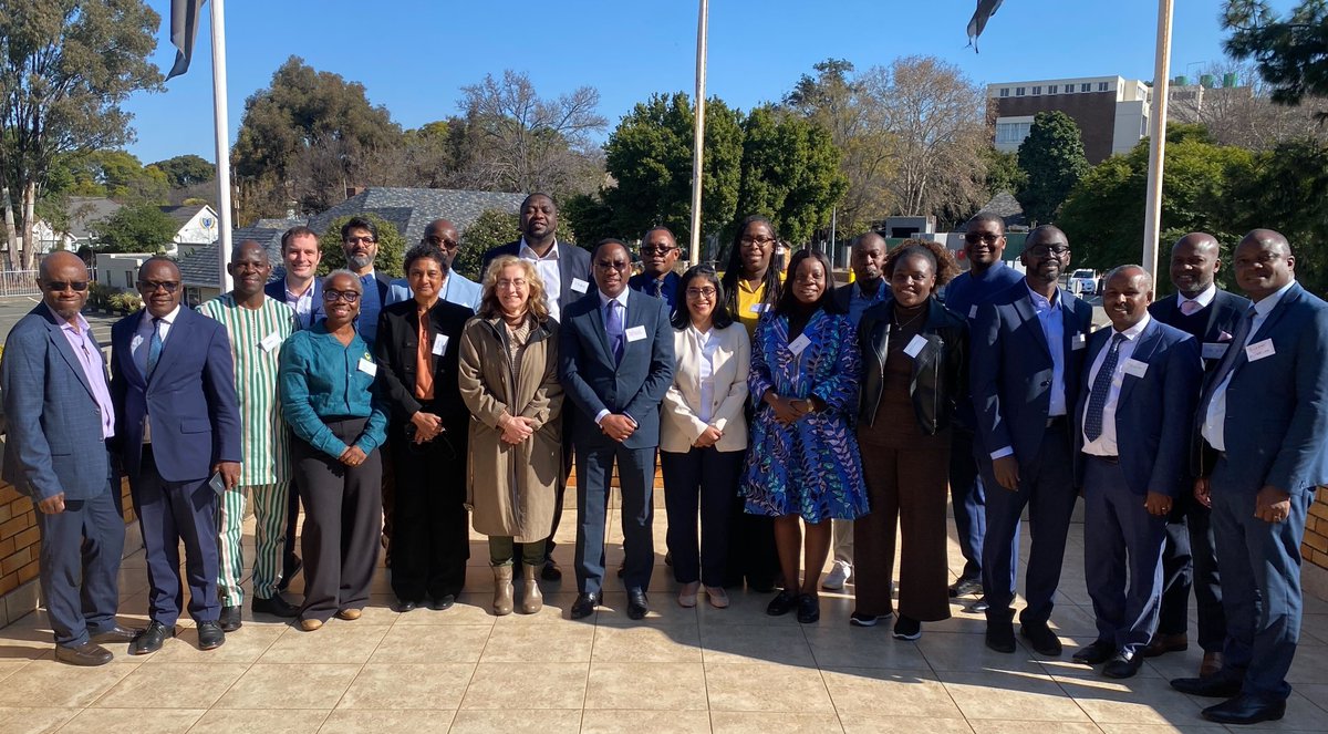The IMF hosted 15 African think tank heads in Johannesburg during the T20 Conference last week. Discussions centered on collaboration and enhancing the Fund's financing, policy advice, and capacity development across Africa. imf.org/en/About/Partn…