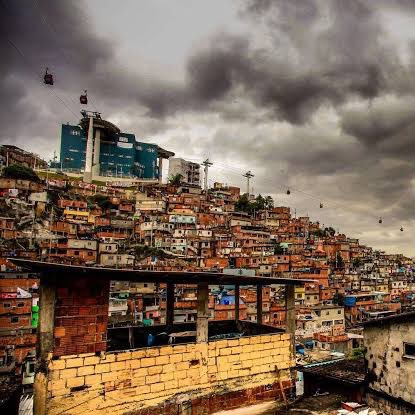 diretodomiolo's tweet photo. 🚨ATENÇÃO: Megaoperação no Complexo do Alemão (CV), o quartel general do Comando Vermelho.

Relatos de muitos tiros desde as 06h.
Evitem a região! https://t.co/XyPKYK4WYX