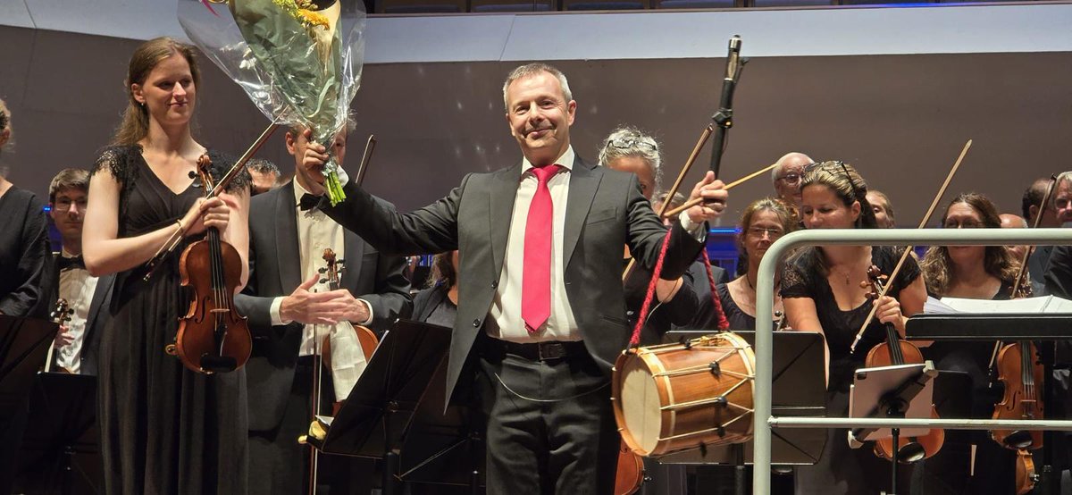 Garikoitz Mendizabalek Philips Orkestra Sinfonikoarekin jo du Herbehereetan.
danbolin.eus/garikoitz-mend…