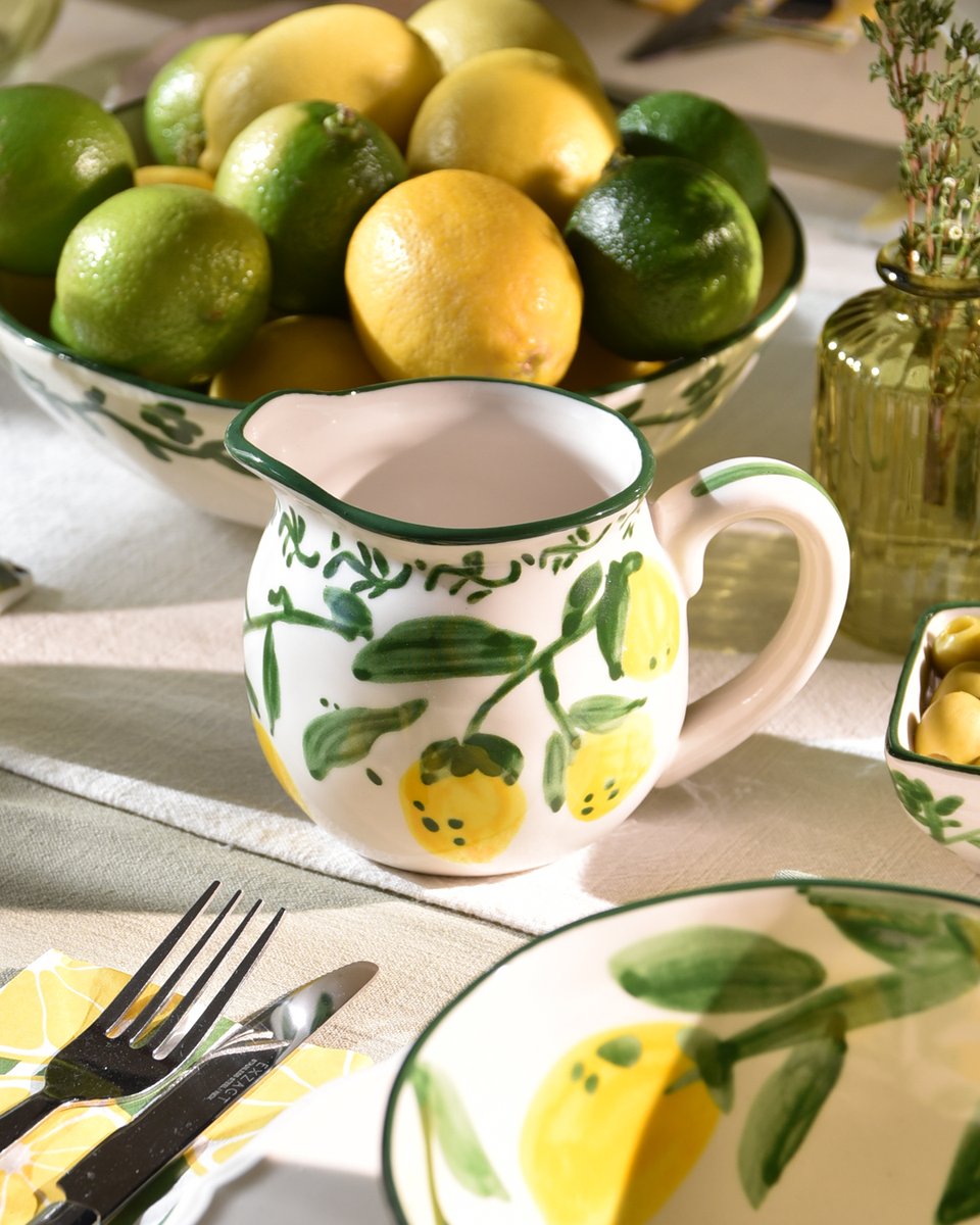 Gisela_Graham's tweet image. 🍋 What's your go-to lemon drink — a soothing lemon tea or a refreshing glass of freshly squeezed lemonade?⁠ Whichever you choose, serve it in style with our beautiful artisan lemon jugs💛 ⁠
⁠

#GiselaGraham #HomeDecorUk #LemonDecor #SummerDecorating