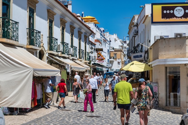 algarve_news's tweet image. ℹ️ Albufeira Code of Conduct rules come in to force today. 👙🩲
algarvedailynews.com/news/25638-alb…
#Albufeira #codeofconduct #nudity #topless #fines #Portugal #news #algarve #algarvedailynews #latestnews #algarvenews #localnews