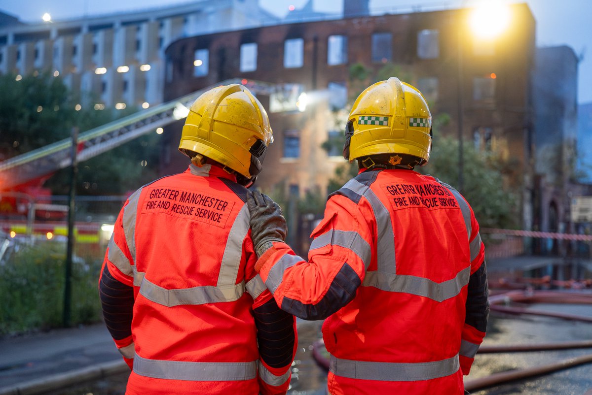 TheMancUK's tweet photo. Our @manchesterfire crews are still #HotspurPress dampening remaining hotspots following Monday's blaze. π
Let's all just take a moment to thank our truly incredible emergency services. Absolute heroes. β€οΈ
#manchesterfire https://t.co/95snasdroE