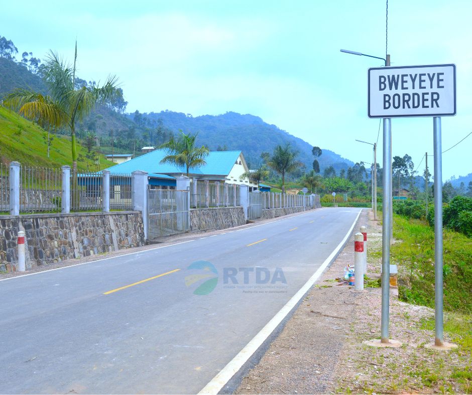 Rwanda Transport Development Agency (RTDA) (@rtdarwanda) on Twitter photo Uyu muhanda wa Pindura-Bweyeye (32Km),
witezweho gukurura abashoramari ndetse no kuzamura ubukerarugendo kuko unyura rwagati muri <a href="/NyungwePark/">Nyungwe National Park</a>, winjiriye ahitwa Pindura ukagenda ukagera mu murenge wa Bweyeye, ku mugezi wa Ruhwa,aho u Rwanda ruhana imbibi n'Uburundi.
#RwandaWorks Uyu muhanda wa Pindura-Bweyeye (32Km),
witezweho gukurura abashoramari ndetse no kuzamura ubukerarugendo kuko unyura rwagati muri <a href="/NyungwePark/">Nyungwe National Park</a>, winjiriye ahitwa Pindura ukagenda ukagera mu murenge wa Bweyeye, ku mugezi wa Ruhwa,aho u Rwanda ruhana imbibi n'Uburundi.
#RwandaWorks