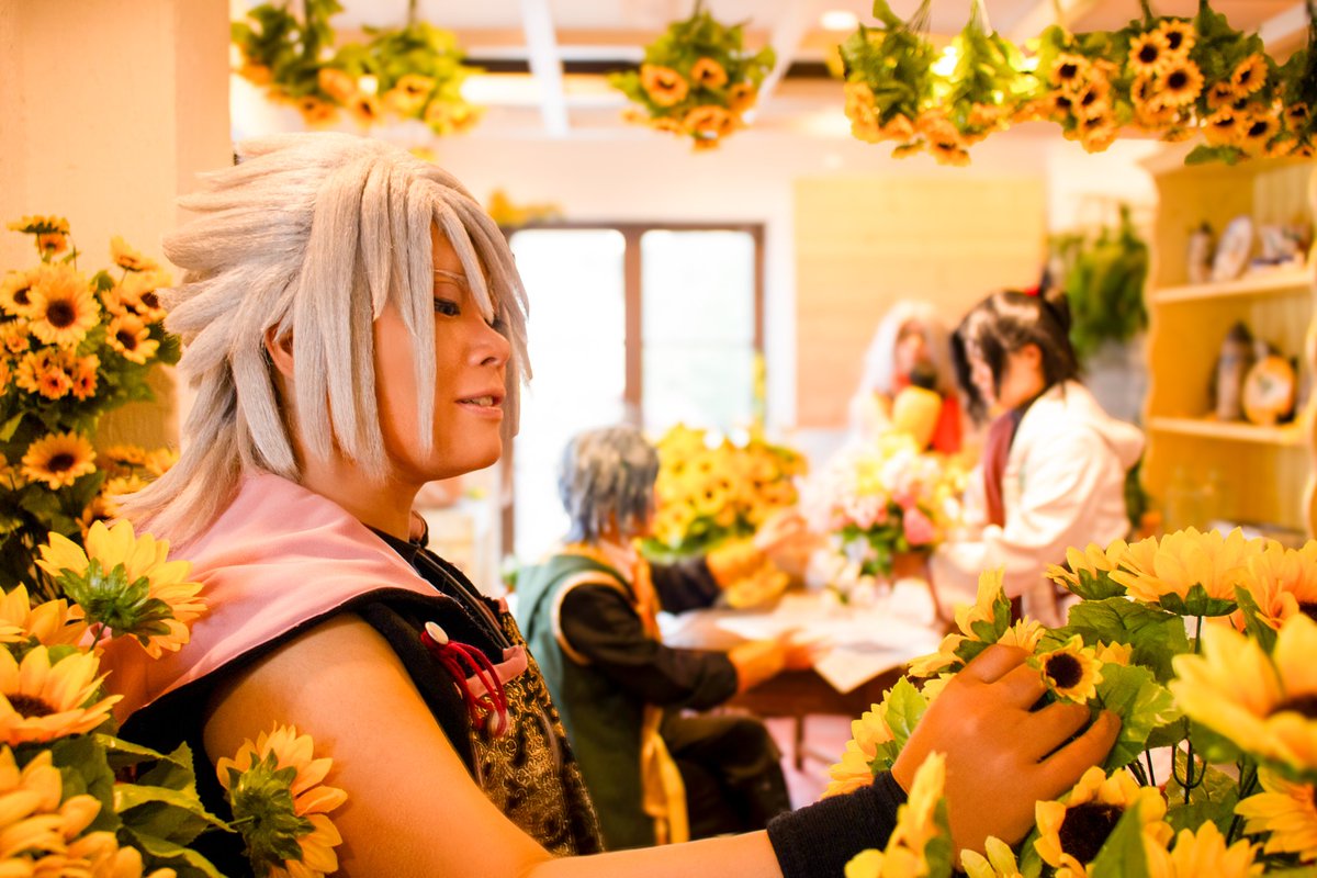 ※cosplay

KINGDOM HEARTS 〜DarkRoad〜

Xehanort

大遅刻だけどKHDR5周年おめでとう🥳
ダクロを通して繋がった方がたくさんいて、そのメンバーでご飯食べにいったりして、私にとっては結びつきをたくさん貰った作品

KH4にボイス付きフルムービー出るんだよね？？？？？？