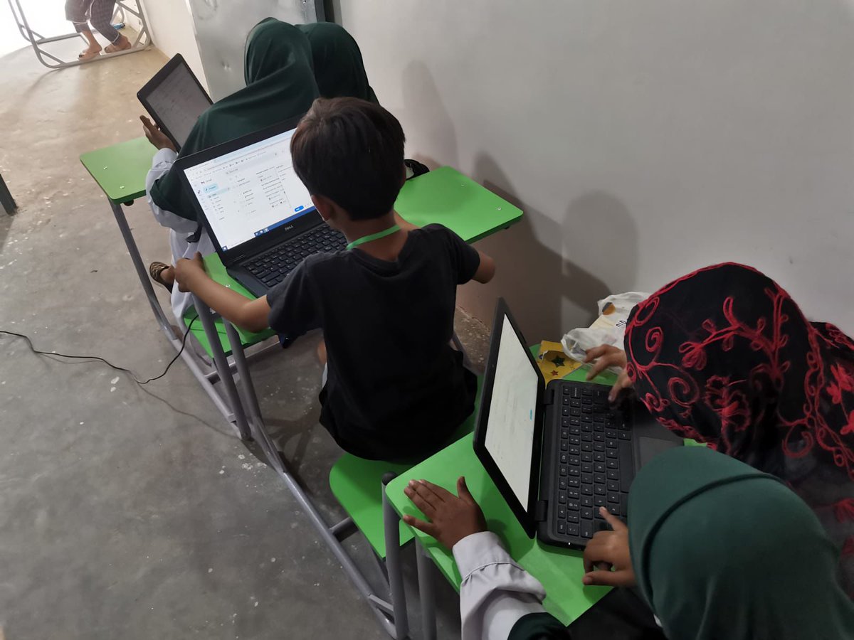 RanaSikandarH's tweet photo. Students are learning to write their first ever emails at @PEFPUNJAB’s Ed-Tech School, Noon Academy in Kamahan, Lahore. This is the real impact of Chief Minister Punjab's @MaryamNSharif’s vision. Technology, opportunity & confidence reaching the public sector schools where it matters most!