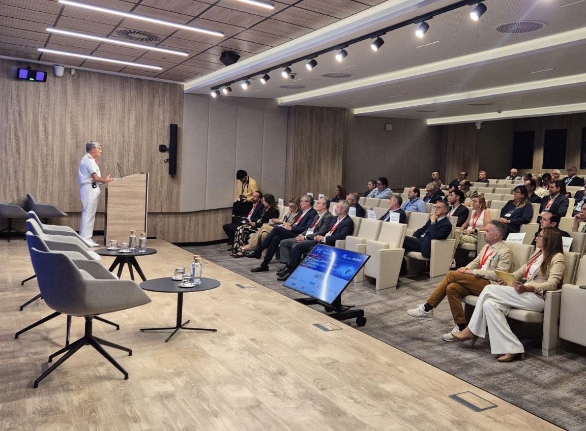 ESPDEF_CERT's tweet image. 📣 El Comandante del MCCE, Javier Roca, inaugura las 𝟣𝟩ª Jornadas de CiberSeg
Gracias a @Red_Seguridad por organizar un espacio donde el objetivo principal es claro: 𝘥𝘪𝘷𝘶𝘭𝘨𝘢𝘳 𝘦𝘴 𝘱𝘳𝘰𝘵𝘦𝘨𝘦𝘳.
💡 Comparte, informa, actúa.
#Ciberseguridad #Ciberdefensa