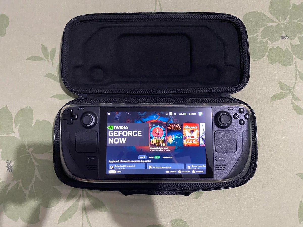 80Level's tweet photo. A Steam Deck user thanks Valve after its case saved the device from a fire.

"Anything with the Valve logo on it is, to me, a mark of quality": https://t.co/ZxCXxteW80 https://t.co/nRT4zzDUOt